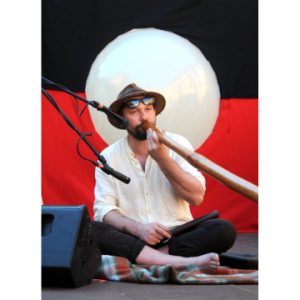 ONDŘEJ SMEYKAL - český profesionální hráč na didgeridoo